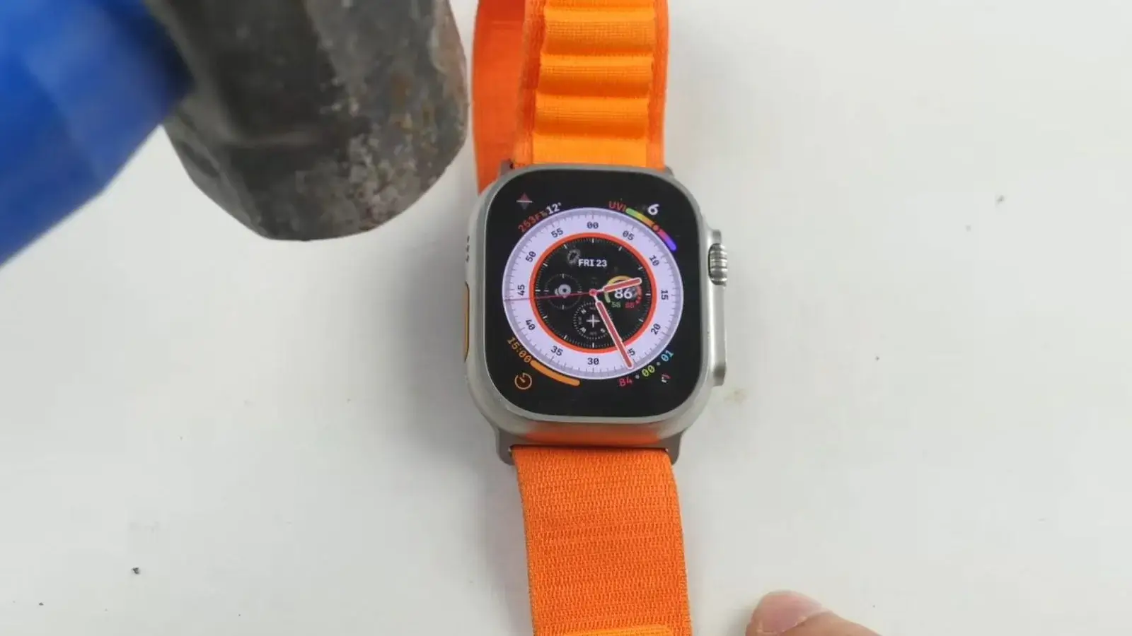 تست مقاومت چکشی ساعت هوشمند جدید اپل! 
